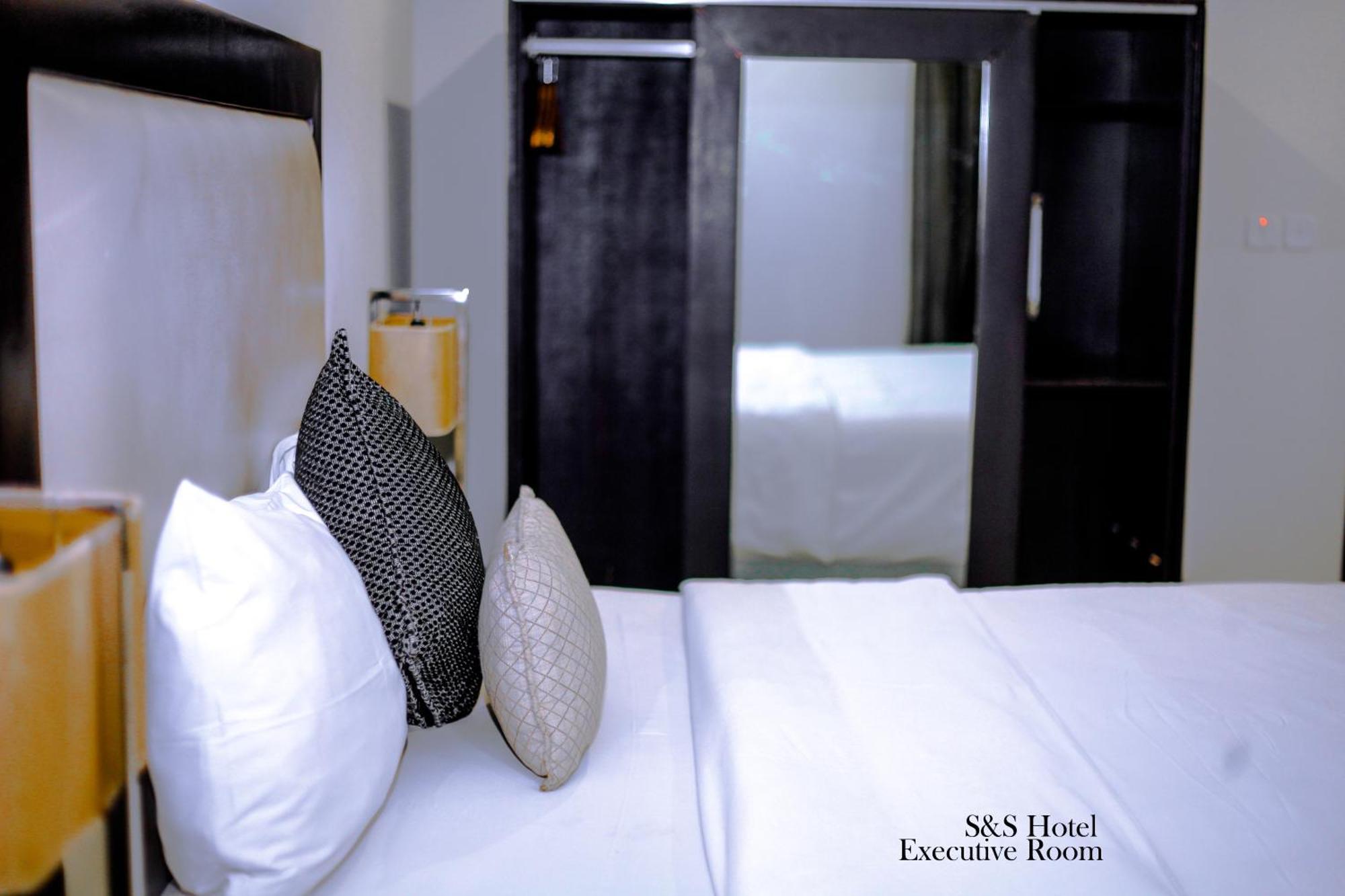 לגוס S & S Hotel & Suites מראה חיצוני תמונה
