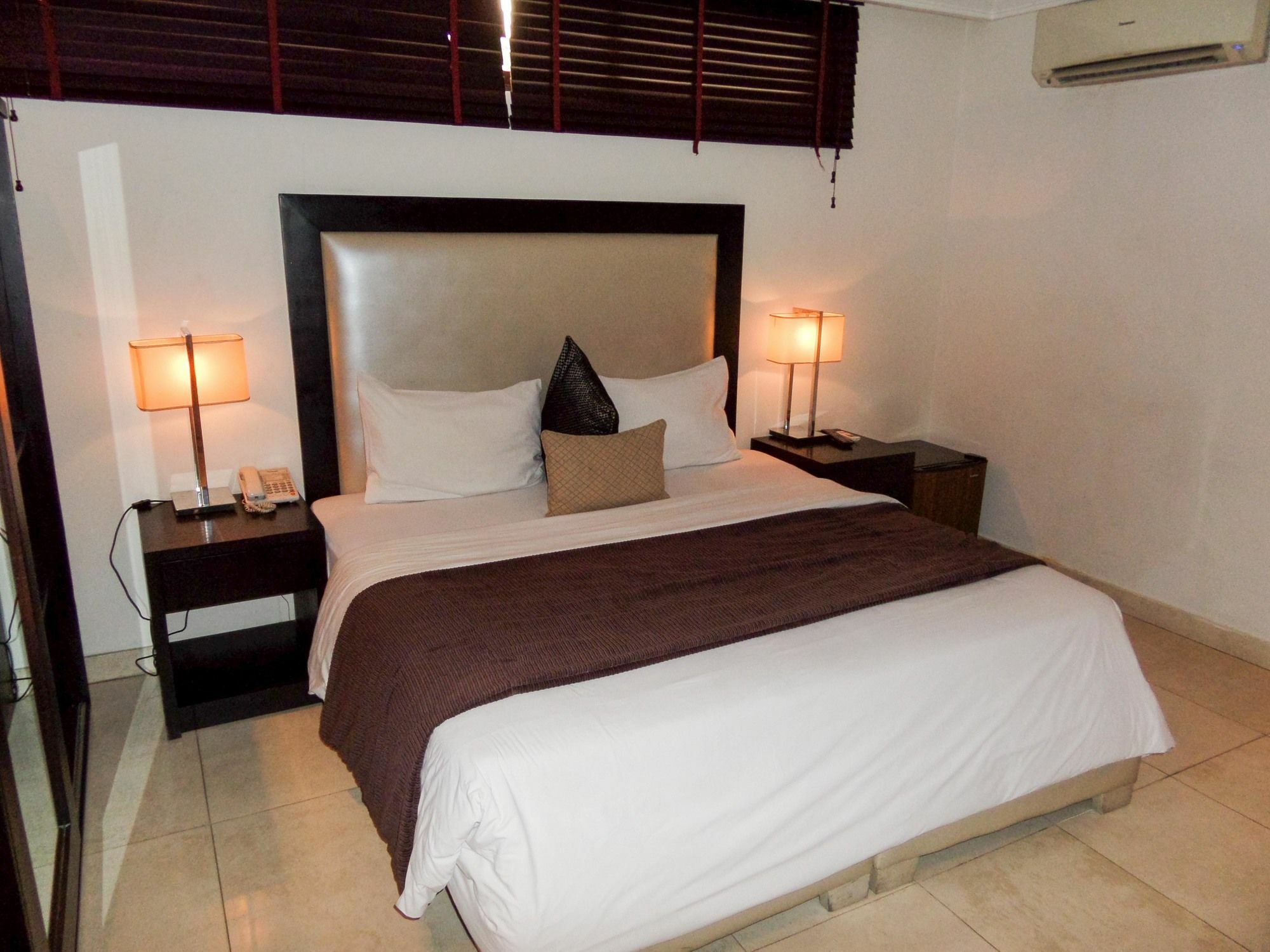 לגוס S & S Hotel & Suites מראה חיצוני תמונה