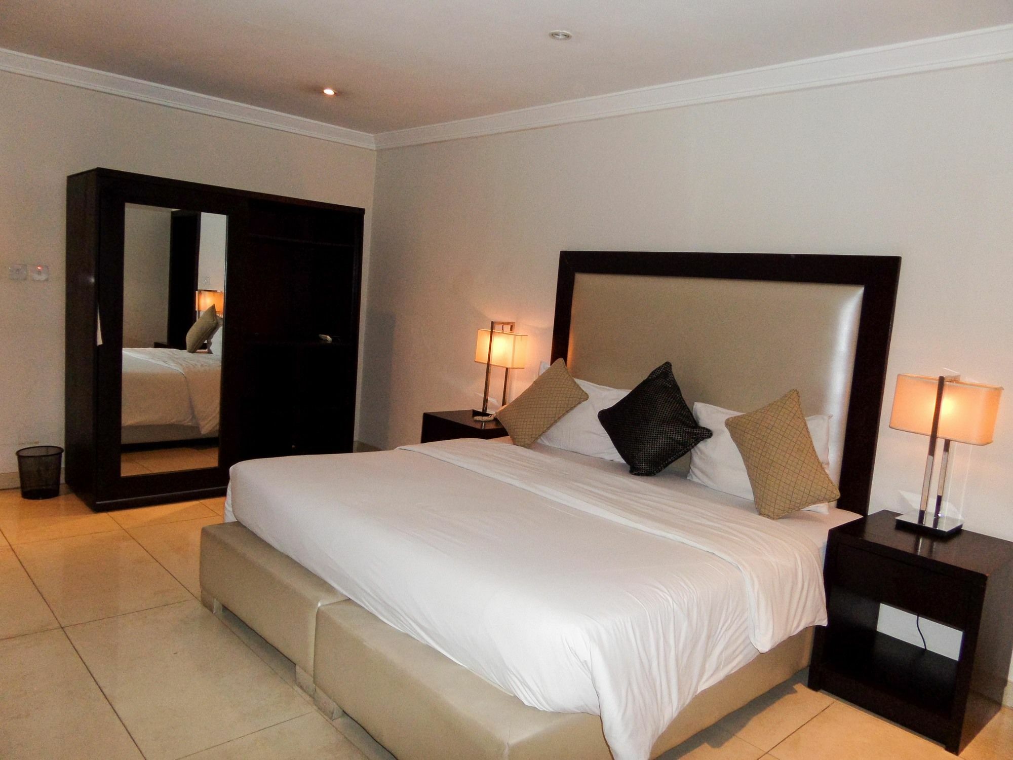 לגוס S & S Hotel & Suites מראה חיצוני תמונה